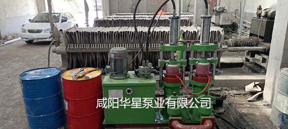 一臺陶瓷柱塞泵給4臺壓濾機進料